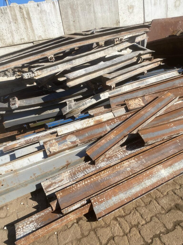 Schrottankauf Mülheim an der Ruhr – Verkaufen Sie Ihren Altmetall zu besten Preisen! Ob Kupfer, Aluminium, Edelstahl oder andere Metalle, wir kaufen Ihren Schrott fair und zuverlässig. Profitieren Sie von einer unkomplizierten Abwicklung und Sofortzahlung. Kontaktieren Sie uns noch heute für eine transparente Beratung und einen schnellen Service!